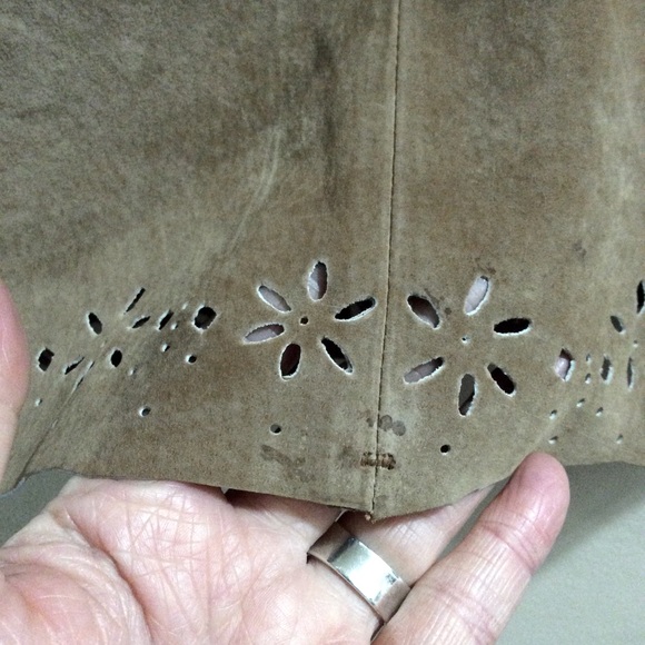 Select suede skirt with matching belt - Picture 13 of 13